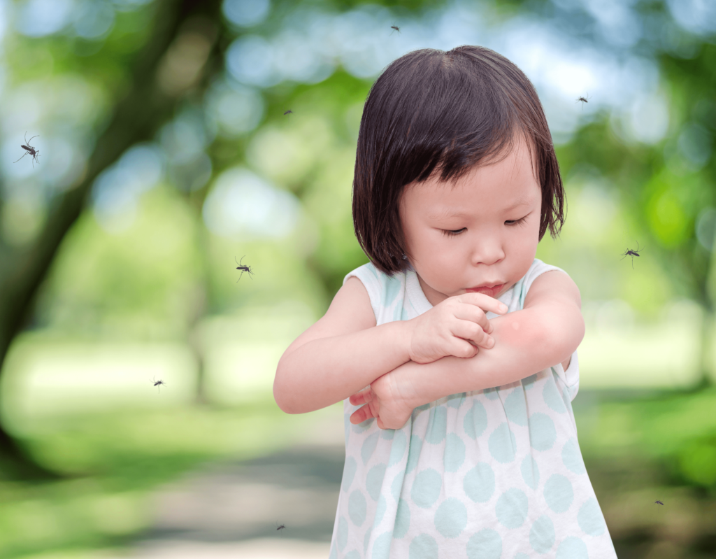 menina picada por mosquito transmissor de arboviroses